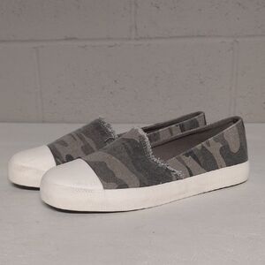 Camouflage Canvas Slip-On Sneakers Size 9, Camo, Casual
